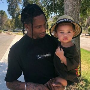 Travis Scott et sa fille Stormi Webster. Juillet 2019.