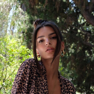 Emily Ratajkowski pose pour la nouvelle campagne de sa marque Inamorata. Los Angeles, le 25 juillet 2019.