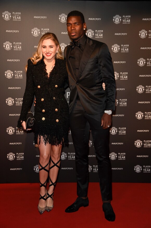 Paul Pogba et sa compagne Maria Salaues lors de la soirée du prix du joueur de l'année de Manchester United au stade Old Trafford le 9 mai 2019.