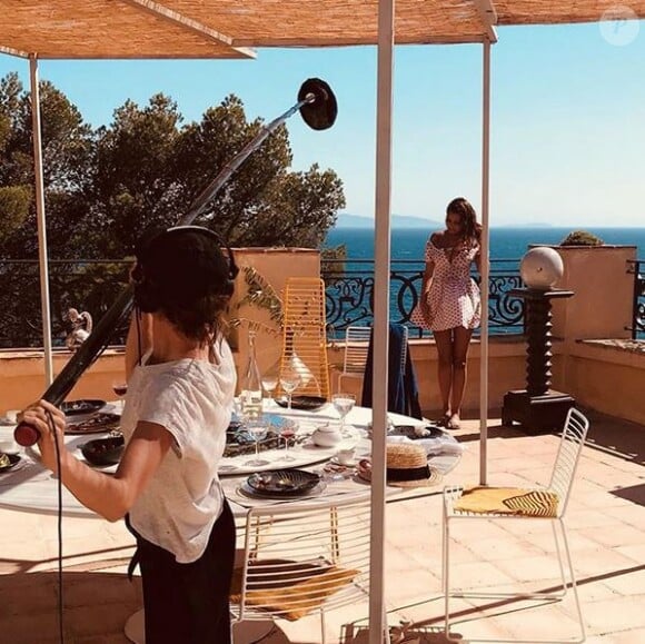 Zahia Dehar sur le tournage du film "Une fille facile". Photo publiée en juin 2019.