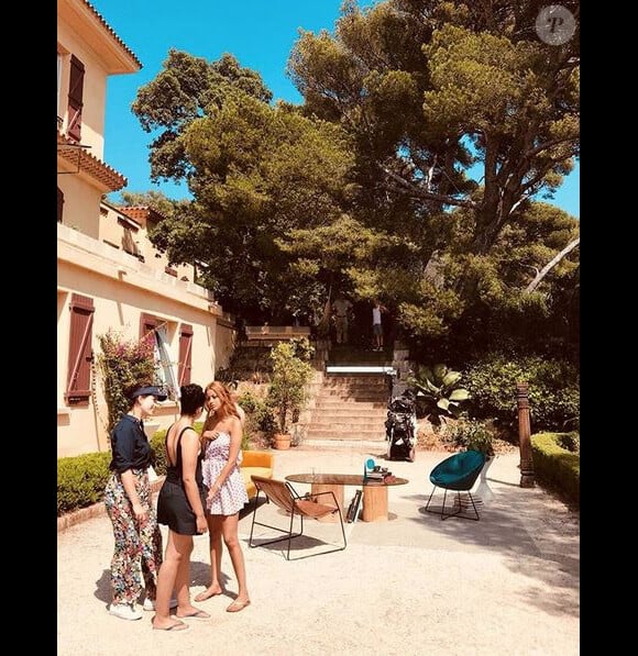 Zahia Dehar sur le tournage du film "Une fille facile". Photo publiée en juin 2019.