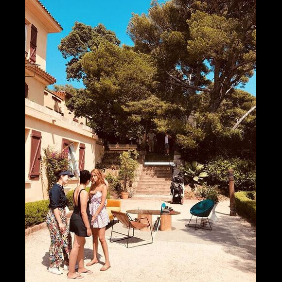 Zahia Dehar sur le tournage du film "Une fille facile". Photo publiée en juin 2019.