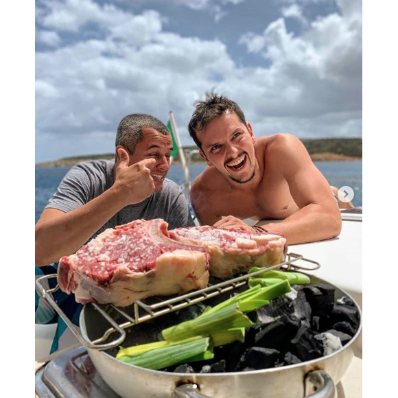 Laury Thilleman et Juan Arbelaez amoureux au sud de la Corse fin juillet 2019.