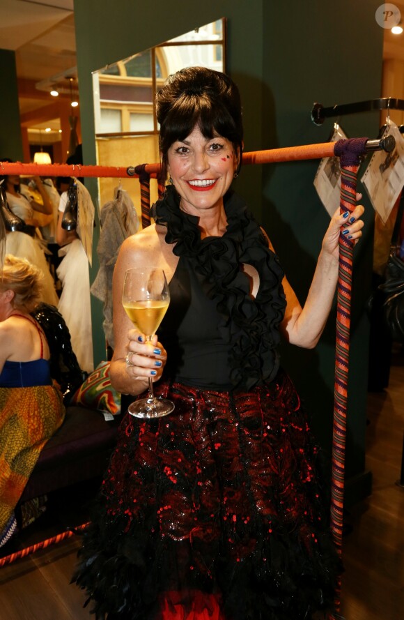 Exclusif - Lio en backstage du défilé de la styliste Nathalie Garçon pour l'association "Over fifty...et alors" à la galerie Vivienne à Paris le 17 juin 2019. C'est sous les ors de la galerie Vivienne que la styliste Nathalie Garçon, initiatrice de l'association "Over fifty...et alors", a organisé un défilé de mode afin de faire évoluer la visibilité et le regard porté sur les femmes de plus de cinquante ans. © Dominique Jacovides / Bestimage