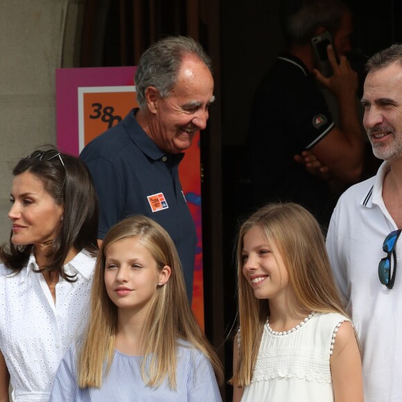 Le roi Felipe VI d'Espagne était accompagné par sa femme la reine Letizia et leurs filles Leonor et Sofia le 1er août 2019 au Club nautique royal de Palma de Majorque pour son premier jour de compétition lors de la 38e Copa del Rey.