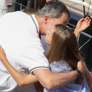 Le roi Felipe VI d'Espagne était accompagné par sa femme la reine Letizia et leurs filles Leonor et Sofia le 1er août 2019 au Club nautique royal de Palma de Majorque pour son premier jour de compétition lors de la 38e Copa del Rey.