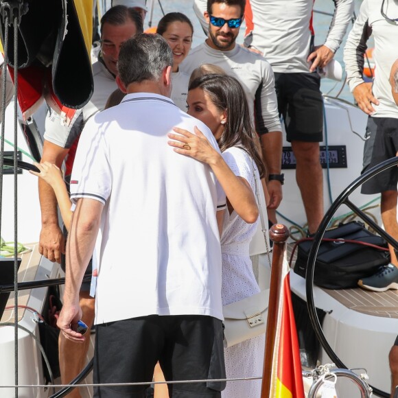 Le roi Felipe VI d'Espagne était accompagné par sa femme la reine Letizia et leurs filles Leonor et Sofia le 1er août 2019 au Club nautique royal de Palma de Majorque pour son premier jour de compétition lors de la 38e Copa del Rey.