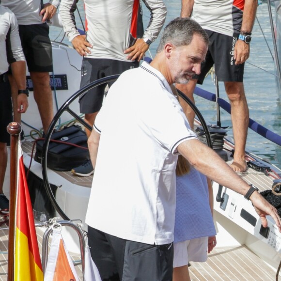 Le roi Felipe VI d'Espagne était accompagné par sa femme la reine Letizia et leurs filles Leonor et Sofia le 1er août 2019 au Club nautique royal de Palma de Majorque pour son premier jour de compétition lors de la 38e Copa del Rey.