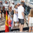 Le roi Felipe VI d'Espagne était accompagné par sa femme la reine Letizia et leurs filles Leonor et Sofia le 1er août 2019 au Club nautique royal de Palma de Majorque pour son premier jour de compétition lors de la 38e Copa del Rey.