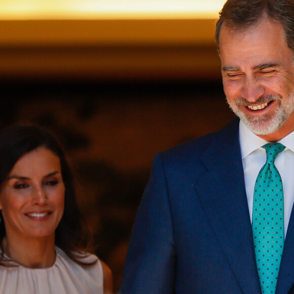 Le roi Felipe VI d'Espagne et la reine Letizia d'Espagne rencontrent les équipes espagnoles de waterpolo (hommes et femmes) à l'occasion de leur participation aux championnats du monde de natation, au Palais de Zarzuela à Madrid, le 30 juillet 2019.