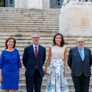 La reine Letizia d'Espagne arrive à la bibliothèque nationale d'Espagne pour visiter les salles Maria Moliner et Larra, à Madrid le 30 juillet 2019.