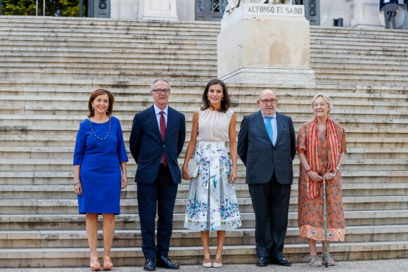 La reine Letizia d'Espagne arrive à la bibliothèque nationale d'Espagne pour visiter les salles Maria Moliner et Larra, à Madrid le 30 juillet 2019.