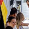 Le roi Felipe VI d'Espagne a reçu le tendre soutien de sa femme la reine Letizia et leurs filles Leonor et Sofia le 1er août 2019 pour son premier jour à la barre du voilier Aifos 500 lors de la 38e Copa del Rey à Palma de Majorque.