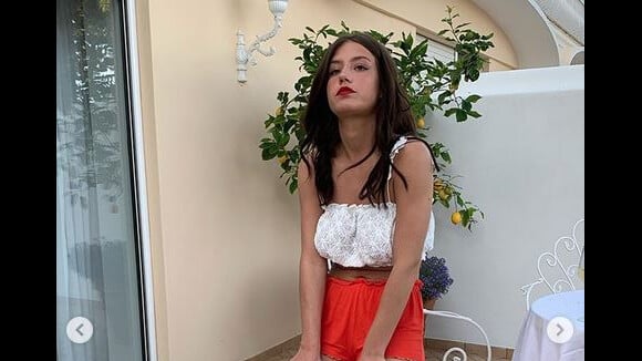 Adèle Exarchopoulos : Jeune maman en mini-short, elle se prélasse au soleil