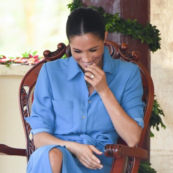 Le prince Harry et Meghan Markle au Tupou College de Tonga lors de leur tournée officielle, le 26 octobre 2018.