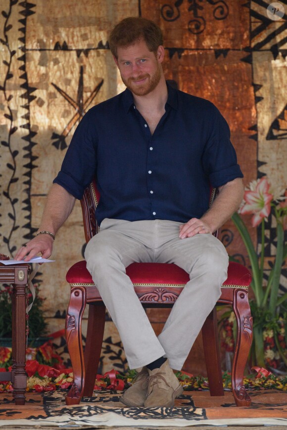 Le prince Harry et Meghan Markle au Tupou College de Tonga lors de leur tournée officielle, le 26 octobre 2018.