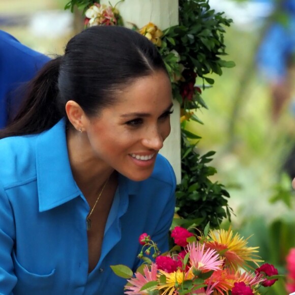 Le prince Harry et Meghan Markle au Tupou College de Tonga lors de leur tournée officielle, le 26 octobre 2018.