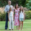 Le roi Felipe VI, la reine Letizia d'Espagne, la princesse Leonor des Asturies et l'infante Sofia ont comme tous les ans posé pour la presse dans le parc du Palais de Marivent à Palma de Majorque, le 4 août 2019.