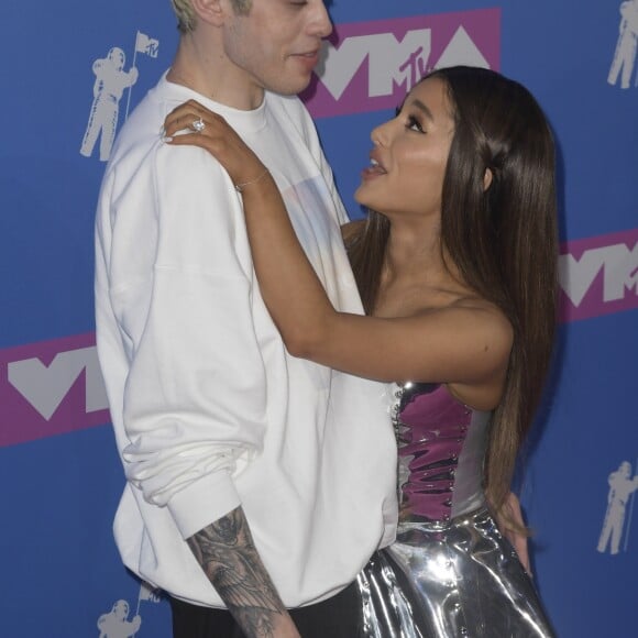 Pete Davidson et sa fiancée Ariana Grande - Photocall des MTV Video Music Awards 2018 au Radio City Music Hall à New York, le 20 août 2018.