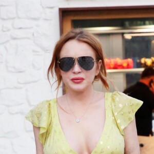 Lindsay Lohan arrive à l'inauguration de la nouvelle boutique "Philippe Plein" à Mykonos, le 20 juin 2019.