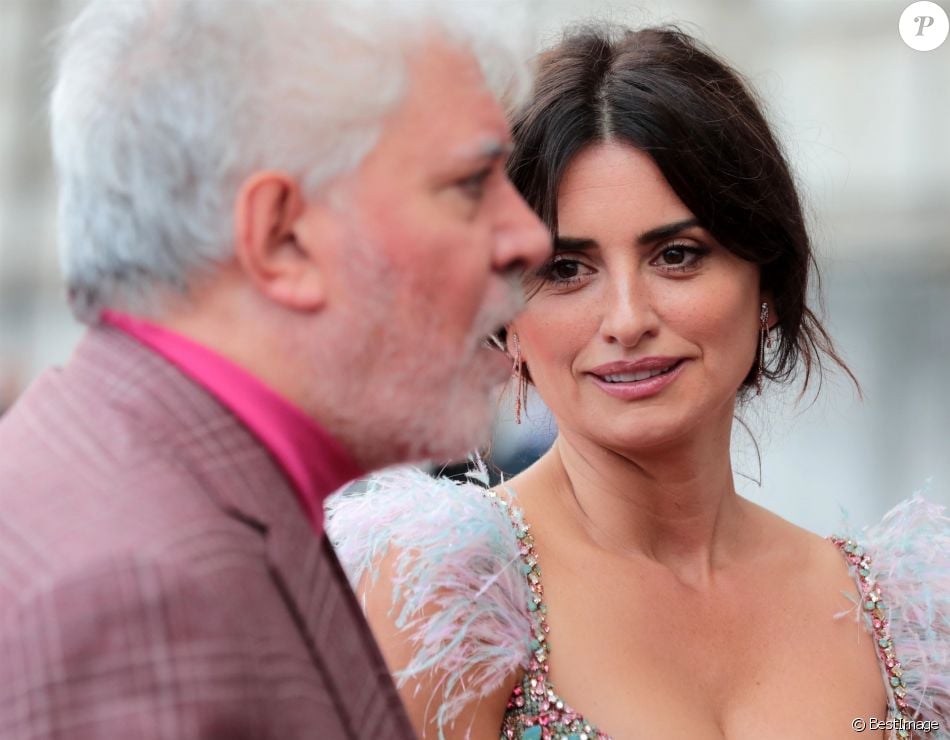 Film De Pedro Almodovar Avec Penelope Cruz Pedro Almodovar et Penélope Cruz à la projection du film Pain And Glory