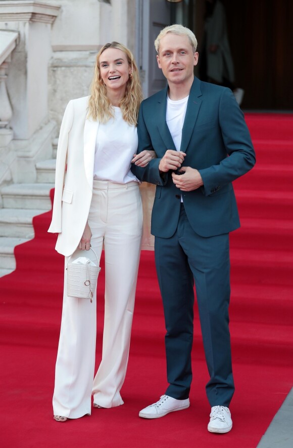 Joanna Vanderham et le chanteur Mr Hudson à la projection du film "Pain And Glory", en ouverture des séances de cinéma en plein air avec Film4 Summer Screen à la Somerset House. Londres, le 8 août 2019.