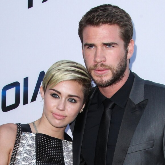 Miley Cyrus et Liam Hemsworth lors de la première du film "Paranoia" à Los Angeles. Le 8 août 2013