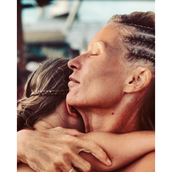 Rare photo de Rebecca Hampton et de sa fille Éléa. Photo postée durant l'été 2019.