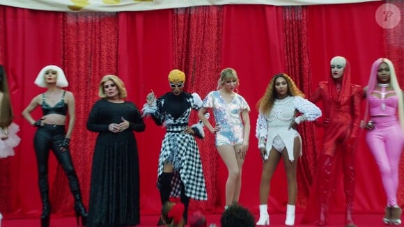 Adore Delano, Shae Coulee, Trinity The Tuck dans le nouveau clip de Taylor Swift "You Need to Calm Down". Los Angeles, le 17 juin 2019.