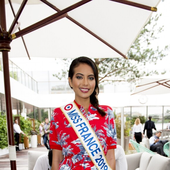 Vaimalama Chaves (Miss France 2019) dans les tribunes lors des internationaux de tennis de Roland Garros à Paris, France, le 4 juin 2019. © Jean-Baptiste Autissier/Panoramic/Bestimage