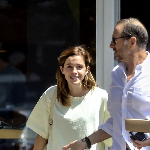 Exclusif - Emma Watson et un ami sont allés déjeuner au Superba Cafe à Santa Monica, le 13 août 2019.