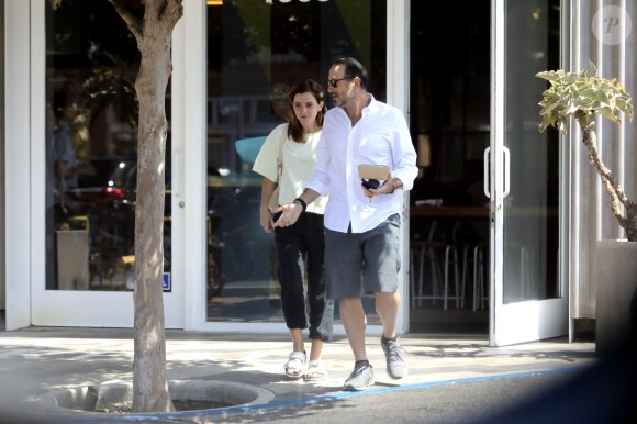 Exclusif - Emma Watson et un ami sont allés déjeuner au Superba Cafe à Santa Monica, le 13 août 2019.