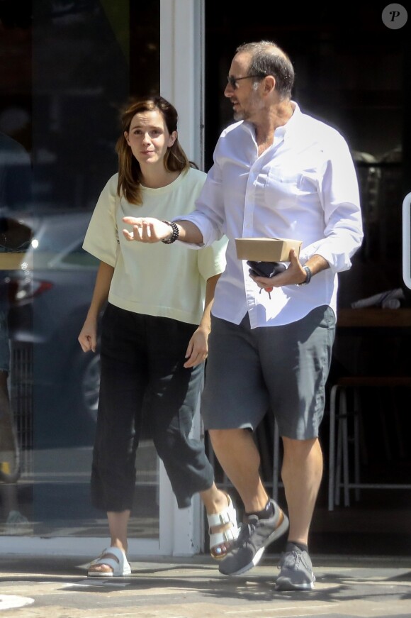 Exclusif - Emma Watson et un ami sont allés déjeuner au Superba Cafe à Santa Monica, le 13 août 2019.