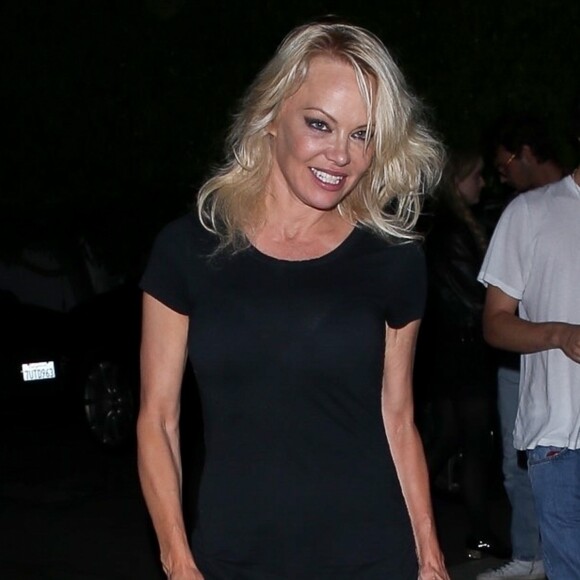 Pamela Anderson est allée dîner avec ses fils Brandon et Dylan au restaurant Giorgio Baldi à Santa Monica, le 14 août 2019.