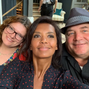 Karine Le Marchand entourée d'Anne-Marie et Gégé de "L'amour est dans le pré" saison 12 (M6), le 4 juin 2019.