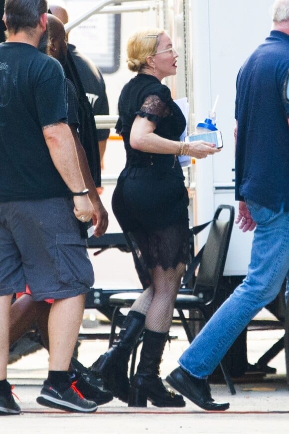 Exclusif - Madonna se rend à un rendez-vous à New York. La chanteuse porte une robe en dentelles noires et des bottes à talons, le 11 juillet 2019.