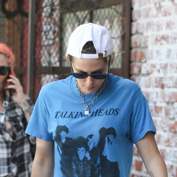 Kristen Stewart est allée déjeuner avec une amie dans le quartier de Los Feliz à Los Angeles, le 22 juillet 2019