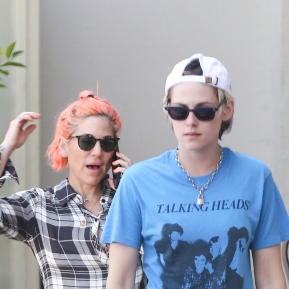 Kristen Stewart est allée déjeuner avec une amie dans le quartier de Los Feliz à Los Angeles, le 22 juillet 2019