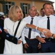 Brigitte Macron Le Bras En Echarpe La Premiere Dame Victime D Une Chute Purepeople