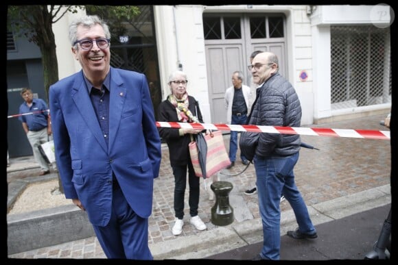 Exclusif - Patrick Balkany (maire de Levallois-Perret) sur les lieux de l'incendie qui s'est déclaré dans la nuit du 17 au 18 août 2019. Levallois-Perret, le 18 août 2019.