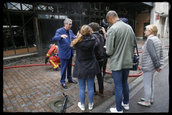 Exclusif - Patrick Balkany (maire de Levallois-Perret) avec sa femme et adjointe Isabelle Balkany sur les lieux de l'incendie qui s'est déclaré dans la nuit du 17 au 18 août 2019. Levallois-Perret, le 18 août 2019.