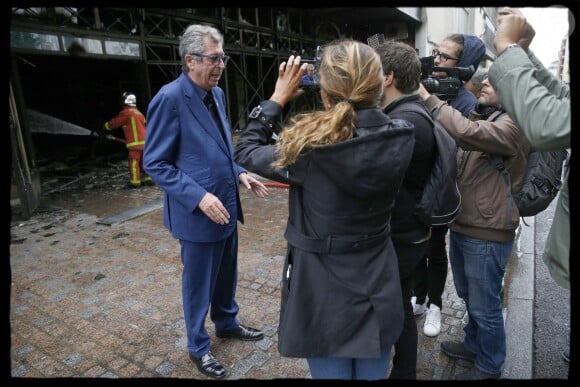 Exclusif - Patrick Balkany (maire de Levallois-Perret) sur les lieux de l'incendie qui s'est déclaré dans la nuit du 17 au 18 août 2019. Levallois-Perret, le 18 août 2019.