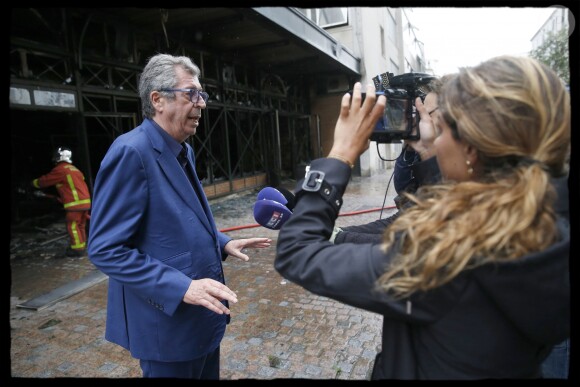 Exclusif - Patrick Balkany (maire de Levallois-Perret) sur les lieux de l'incendie qui s'est déclaré dans la nuit du 17 au 18 août 2019. Levallois-Perret, le 18 août 2019.