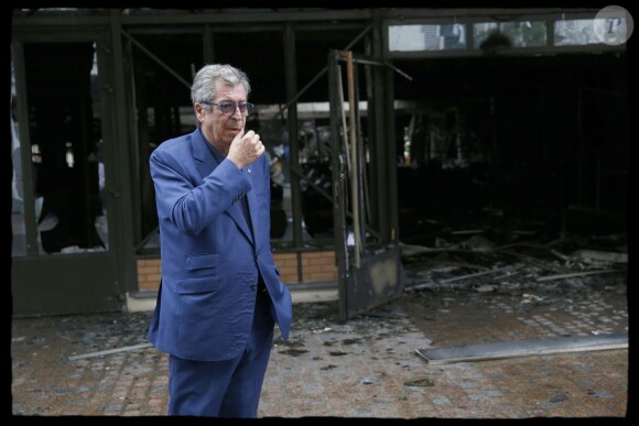 Exclusif - Patrick Balkany (maire de Levallois-Perret) sur les lieux de l'incendie qui s'est déclaré dans la nuit du 17 au 18 août 2019. Levallois-Perret, le 18 août 2019.