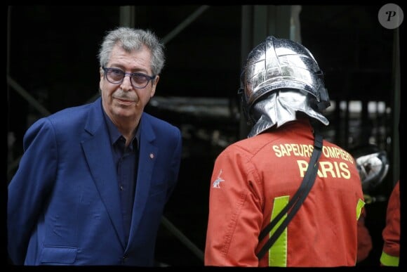Exclusif - Patrick Balkany (maire de Levallois-Perret) sur les lieux de l'incendie qui s'est déclaré dans la nuit du 17 au 18 août 2019. Levallois-Perret, le 18 août 2019.