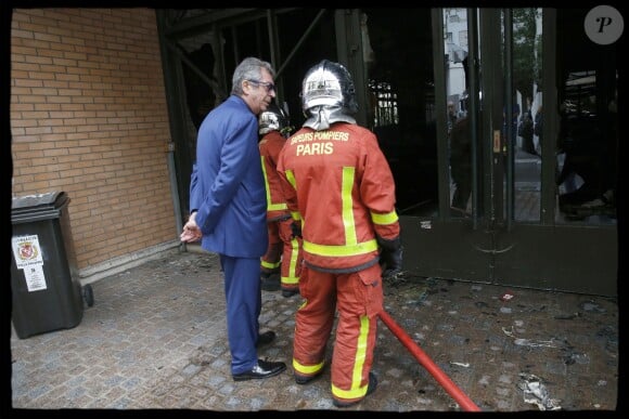 Exclusif - Patrick Balkany (maire de Levallois-Perret) sur les lieux de l'incendie qui s'est déclaré dans la nuit du 17 au 18 août 2019. Levallois-Perret, le 18 août 2019.