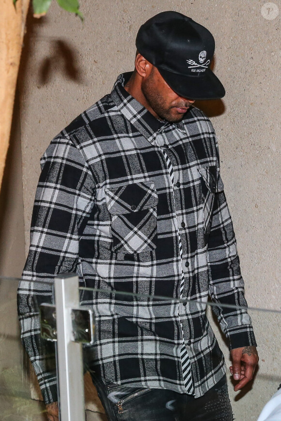 Booba, de son vrai nom Élie Yaffa - Les rappeurs Kaaris et Booba, ainsi que neuf autres prévenus, ont été jugés ce jeudi devant le tribunal correctionnel de Créteil pour violences aggravées et vols en réunion après leur bagarre à Orly le 1er août dernier le 6 septembre 2018. Après plus de dix heures d'audience, jeudi le procureur a requis une peine de douze mois de prison avec sursis contre les deux rappeurs, se refusant de faire une différence entre les deux camps. " Ce qui est acquis au débat, c'est que [Booba] a porté le premier coup. Mais aussi que c'est [Kaaris] qui est allé à son contact pour engager l'altercation ", a-t-il justifié les comparant à des " petits-bourgeois du clash ".06/09/2018 - Créteil