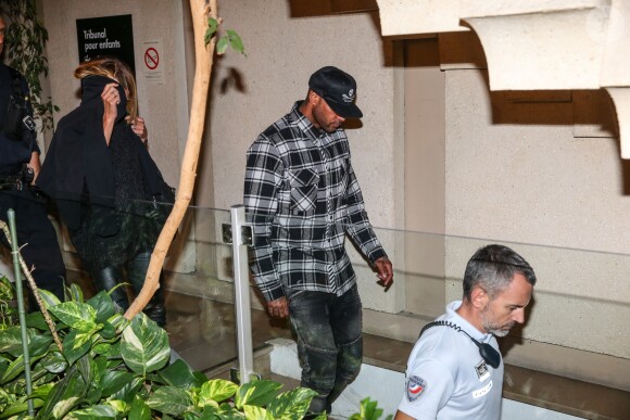Booba, de son vrai nom Élie Yaffa - Les rappeurs Kaaris et Booba, ainsi que neuf autres prévenus, ont été jugés ce jeudi devant le tribunal correctionnel de Créteil pour violences aggravées et vols en réunion après leur bagarre à Orly le 1er août dernier le 6 septembre 2018. Après plus de dix heures d'audience, jeudi le procureur a requis une peine de douze mois de prison avec sursis contre les deux rappeurs, se refusant de faire une différence entre les deux camps. " Ce qui est acquis au débat, c'est que [Booba] a porté le premier coup. Mais aussi que c'est [Kaaris] qui est allé à son contact pour engager l'altercation ", a-t-il justifié les comparant à des " petits-bourgeois du clash ".06/09/2018 - Créteil