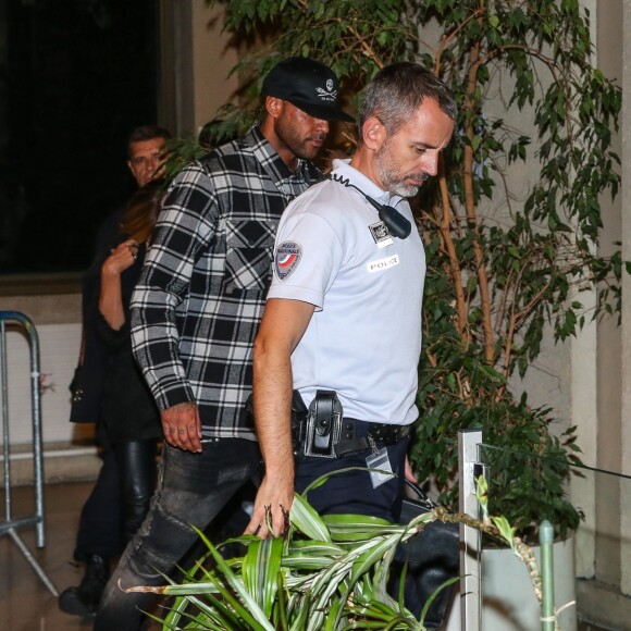 Booba, de son vrai nom Élie Yaffa - Les rappeurs Kaaris et Booba, ainsi que neuf autres prévenus, ont été jugés ce jeudi devant le tribunal correctionnel de Créteil pour violences aggravées et vols en réunion après leur bagarre à Orly le 1er août dernier le 6 septembre 2018. Après plus de dix heures d'audience, jeudi le procureur a requis une peine de douze mois de prison avec sursis contre les deux rappeurs, se refusant de faire une différence entre les deux camps. " Ce qui est acquis au débat, c'est que [Booba] a porté le premier coup. Mais aussi que c'est [Kaaris] qui est allé à son contact pour engager l'altercation ", a-t-il justifié les comparant à des " petits-bourgeois du clash ".06/09/2018 - Créteil
