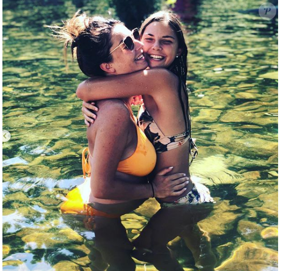 Anaïs Sanson enceinte et heureuse au Portugal, le 5 août 2019